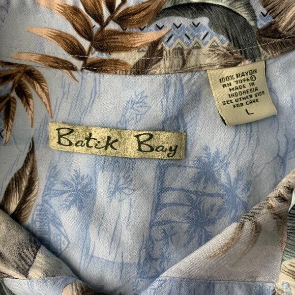 Batik Bay Button Up Hawaiian Camp Shirt L Blue Beach Pocket Short Sleeve Collar - Picture 6 of 6